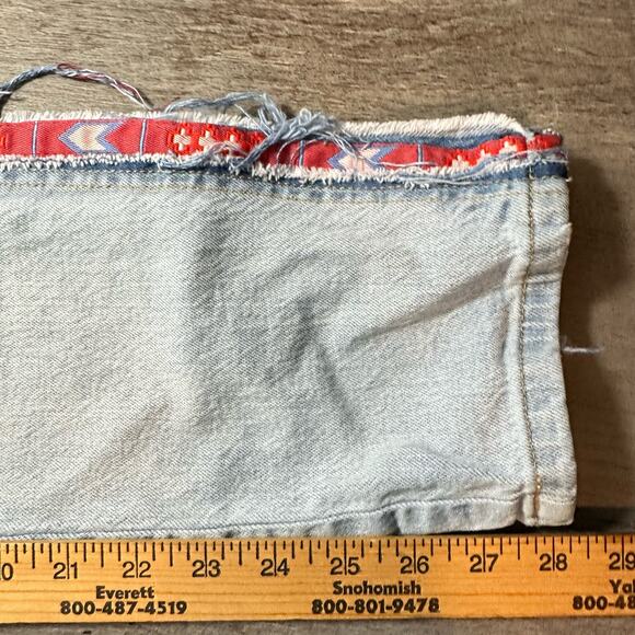 Anthropologie Pilcro Frayed Aztec Embroidered Jeans 25 - Picture 15 of 16